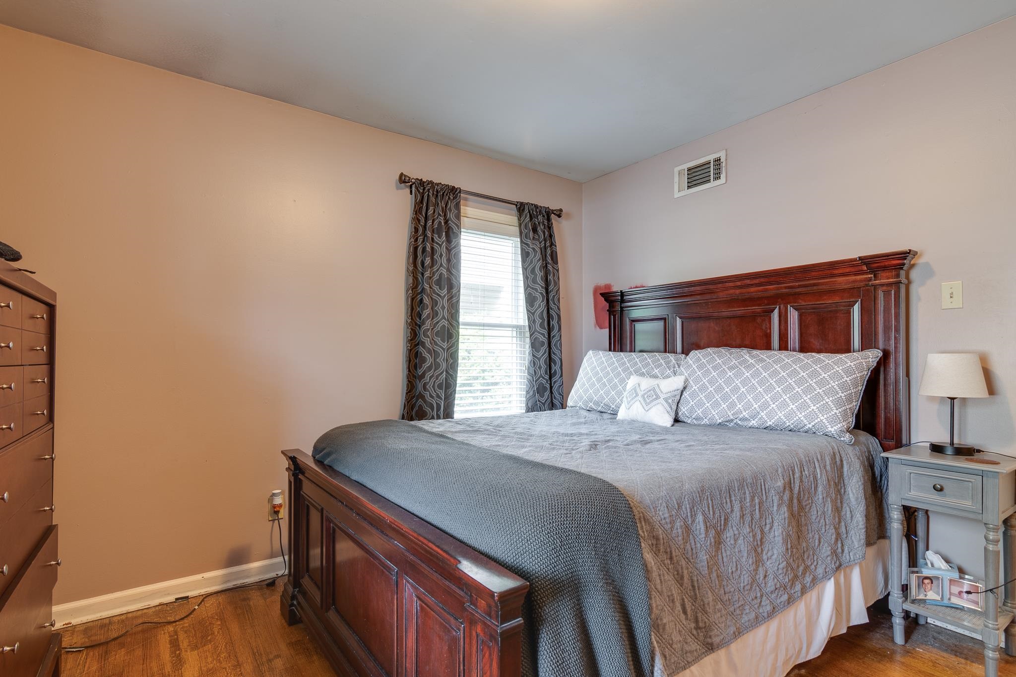 1640 Welsh Road Memphis, TN 38117 - Photo 6 of 15 a bedroom with a bed and a window