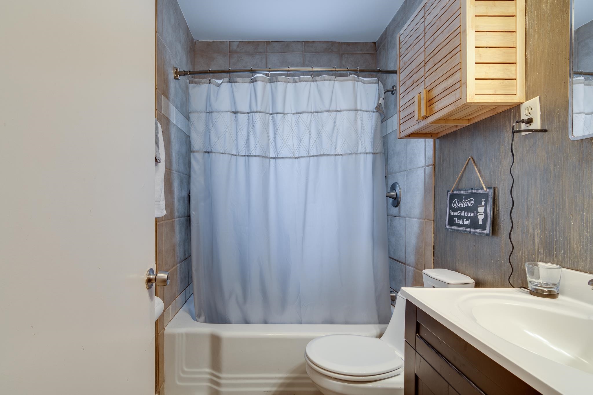 1640 Welsh Road Memphis, TN 38117 - Photo 7 of 15 a bathroom with a sink a toilet and shower