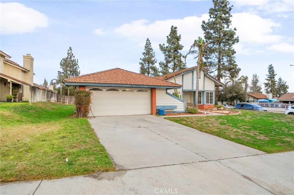 5423 Dunlop Drive Riverside, CA 92505 - Photo 3 of 28 a view of a yard in front of a house