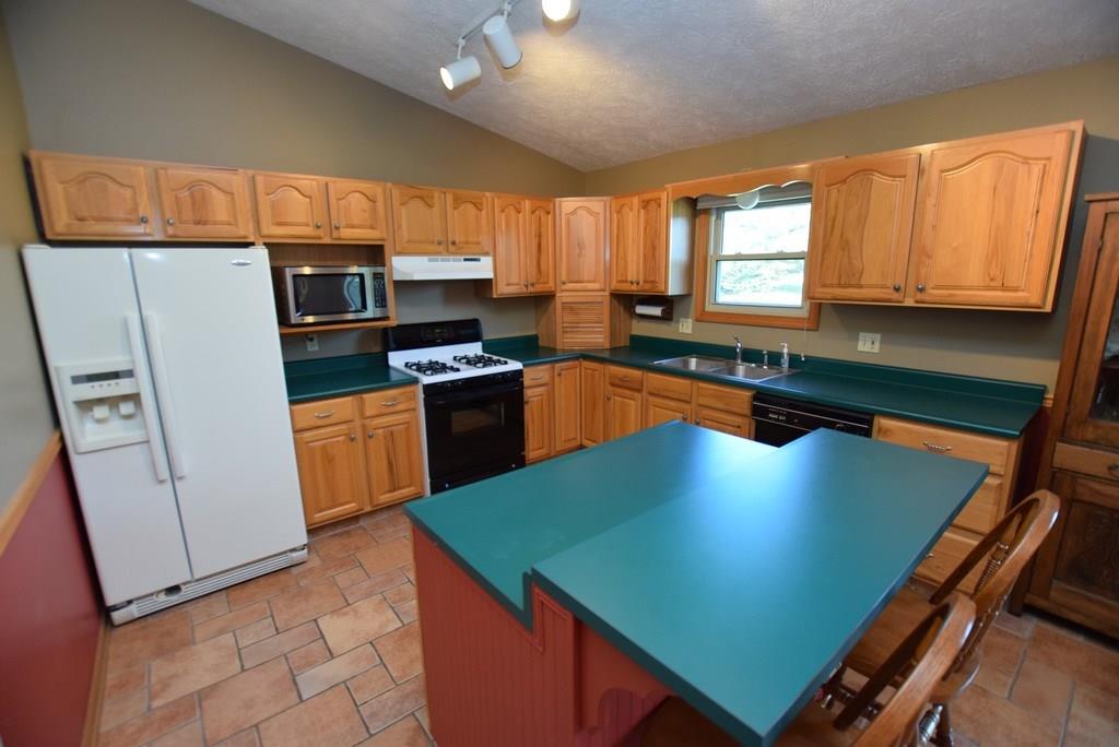 6222 Red Fox Road Pendleton, IN 46064 - Photo 9 of 28
