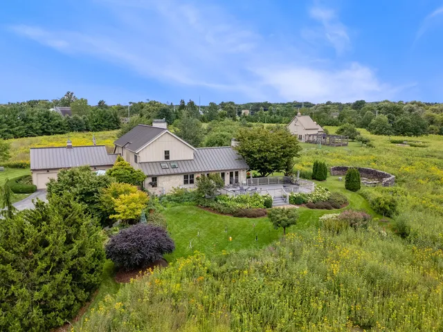 $2,500,000 | 3200 West Bonniwell Road, Mequon, WI 53097