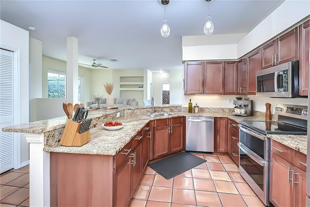 3408 Fox Squirrel Lane Valrico, FL 33596 - Photo 9 of 39