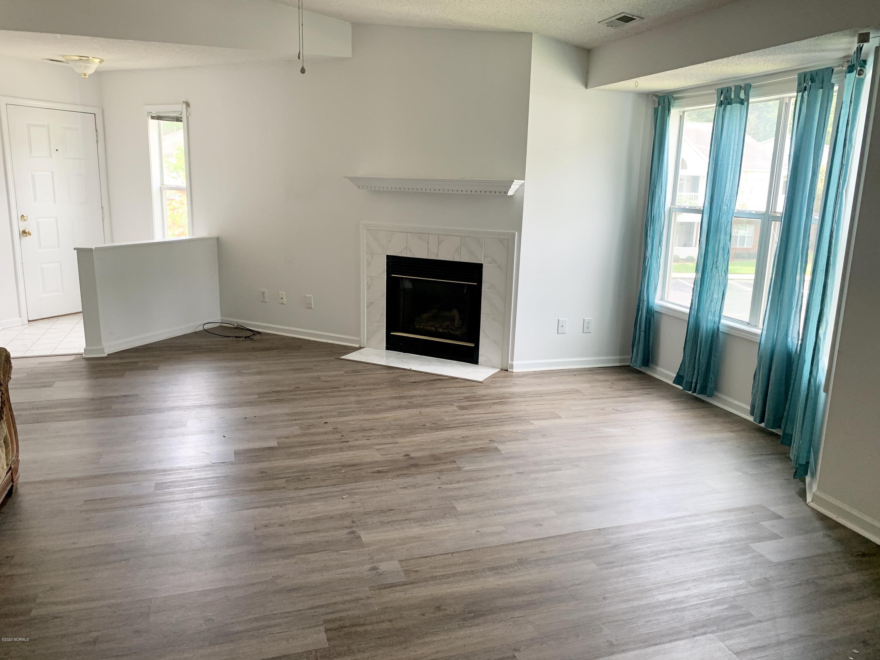 2591 Thackery Road, Unit E Greenville, NC 27858 - Photo 2 of 10 IMG_9714
