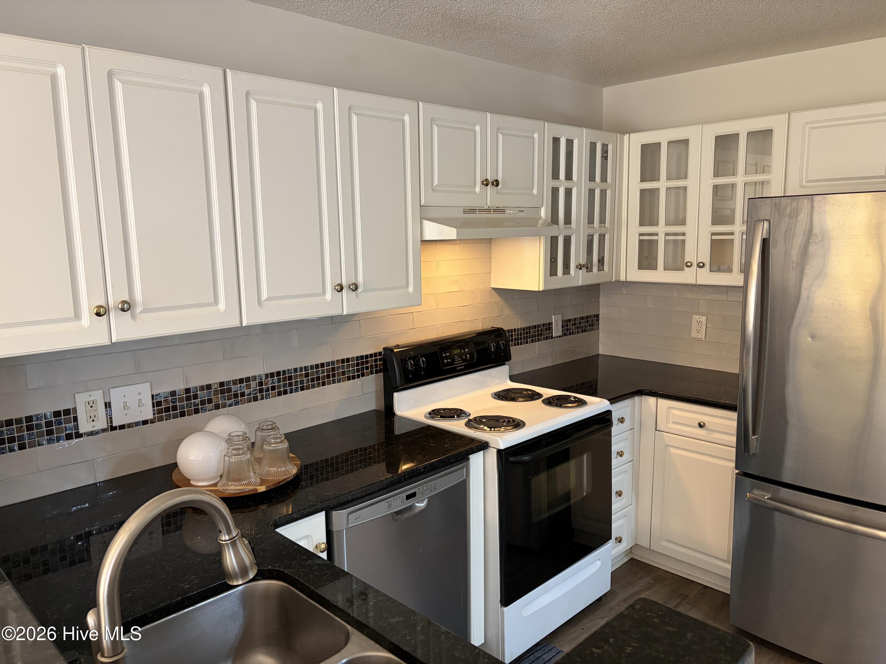 2591 Thackery Road, Unit E Greenville, NC 27858 - Photo 24 of 49 IMG_3397