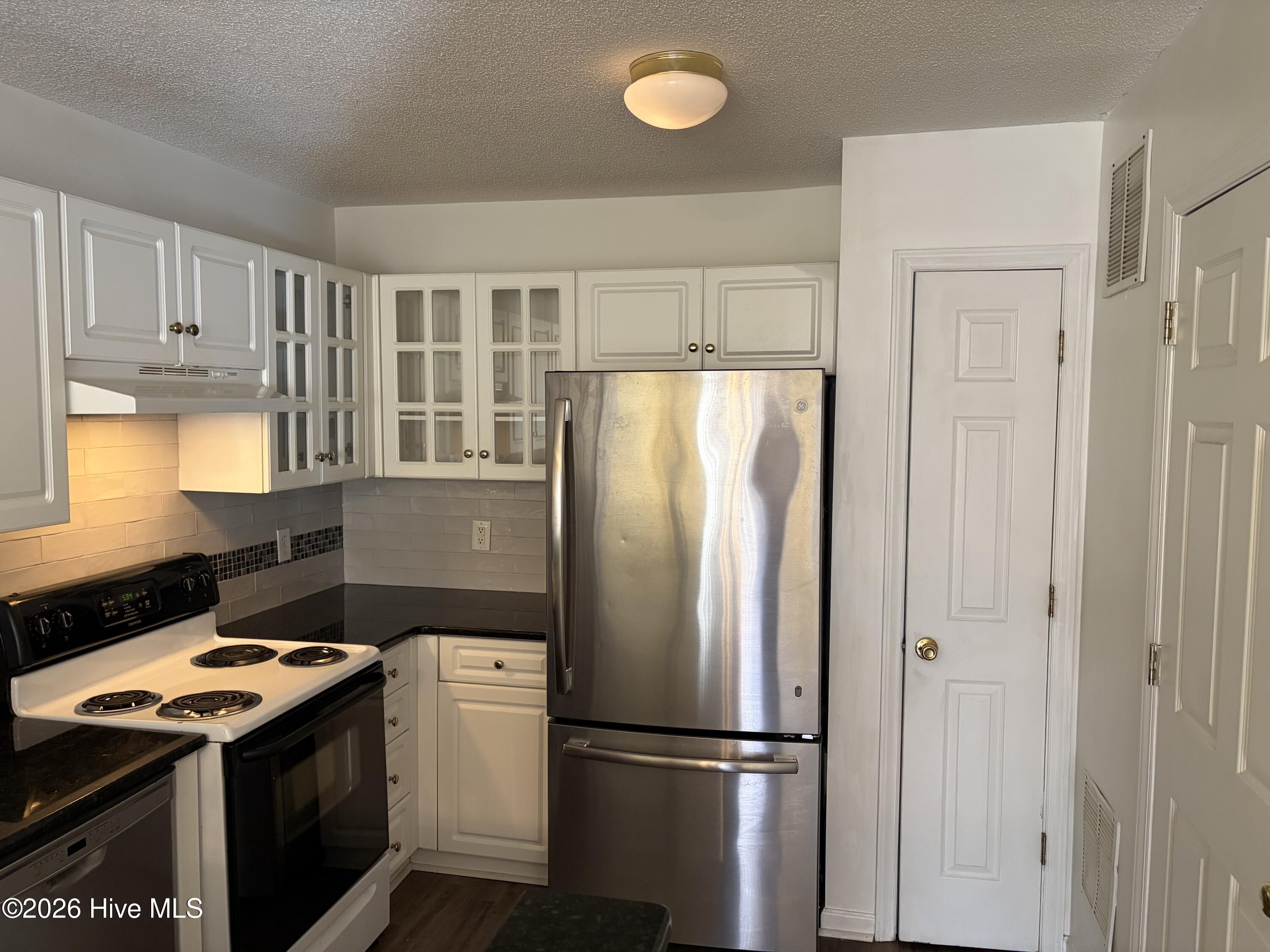 2591 Thackery Road, Unit E Greenville, NC 27858 - Photo 25 of 49 IMG_3398