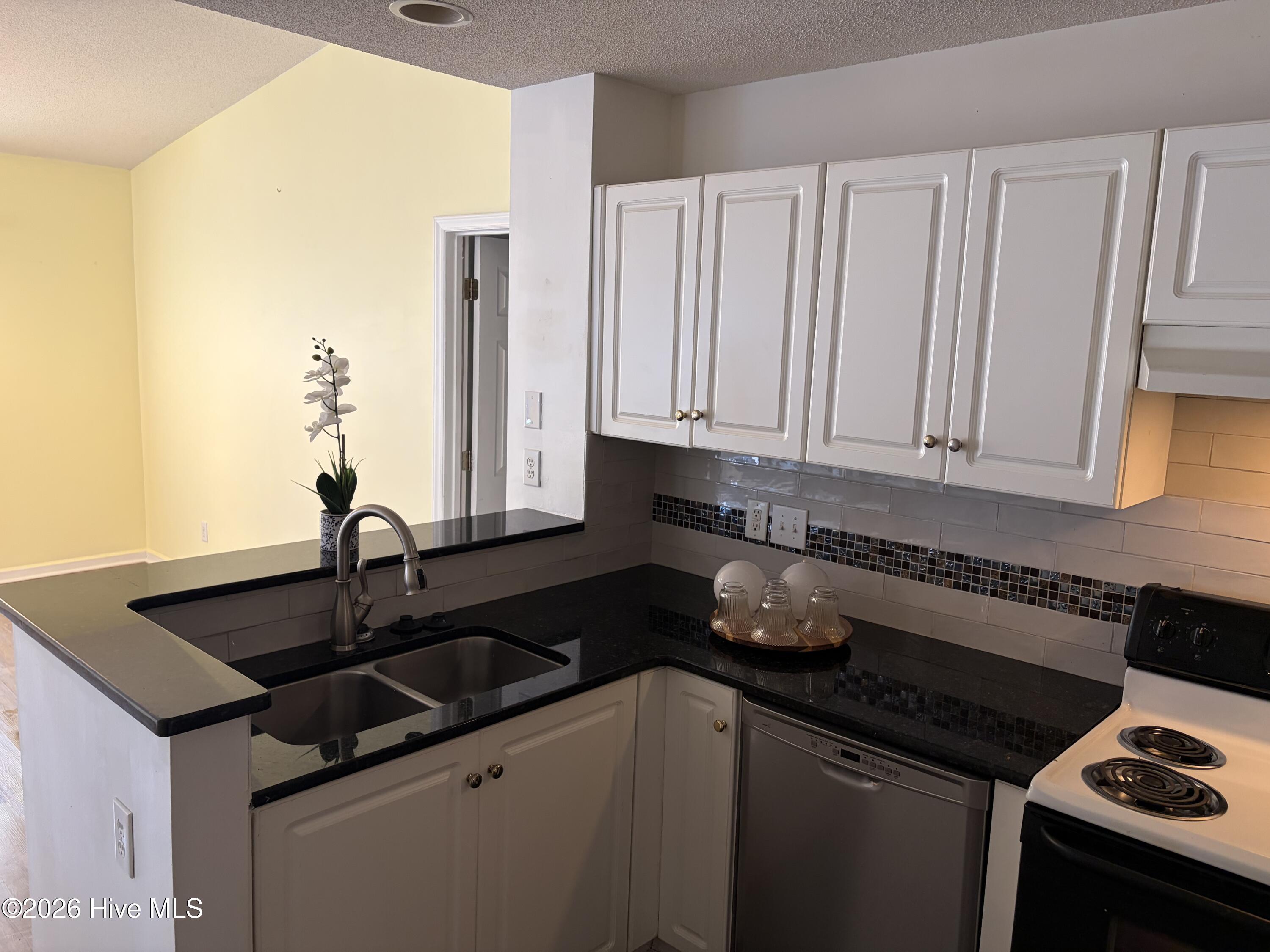 2591 Thackery Road, Unit E Greenville, NC 27858 - Photo 26 of 49 IMG_3399