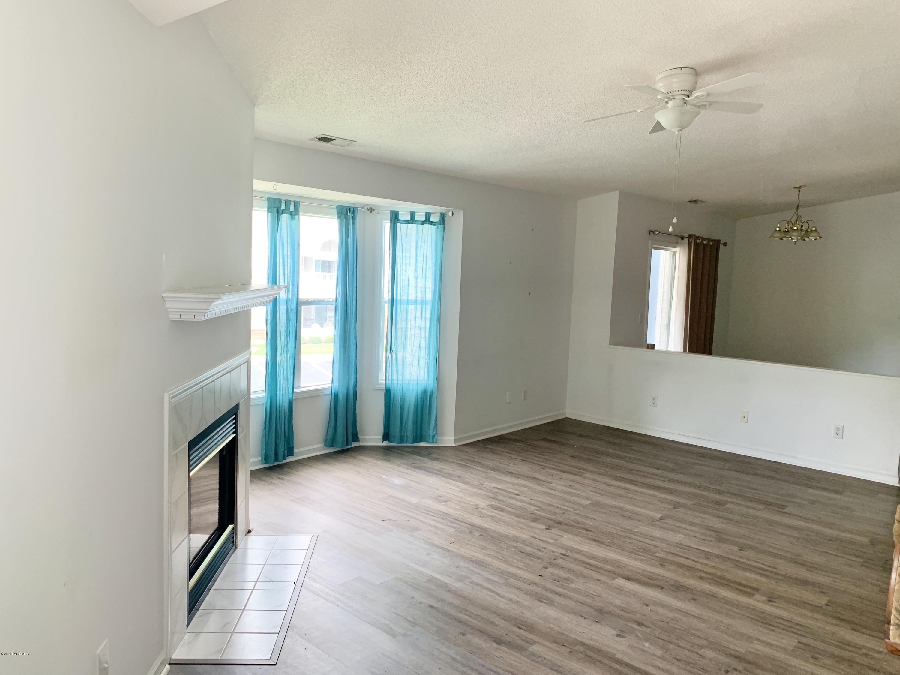 2591 Thackery Road, Unit E Greenville, NC 27858 - Photo 3 of 10 IMG_9706