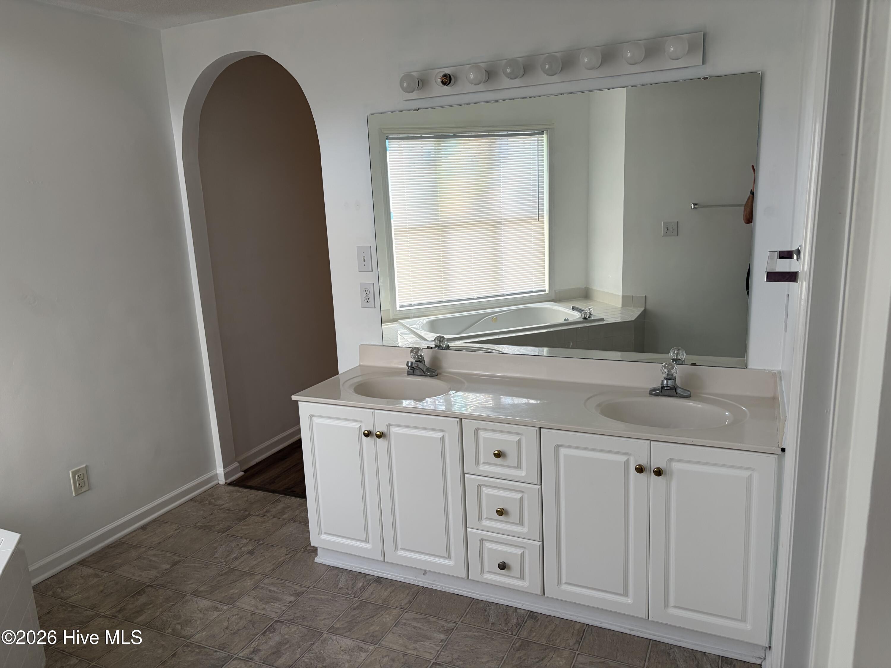 2591 Thackery Road, Unit E Greenville, NC 27858 - Photo 33 of 49 IMG_3407
