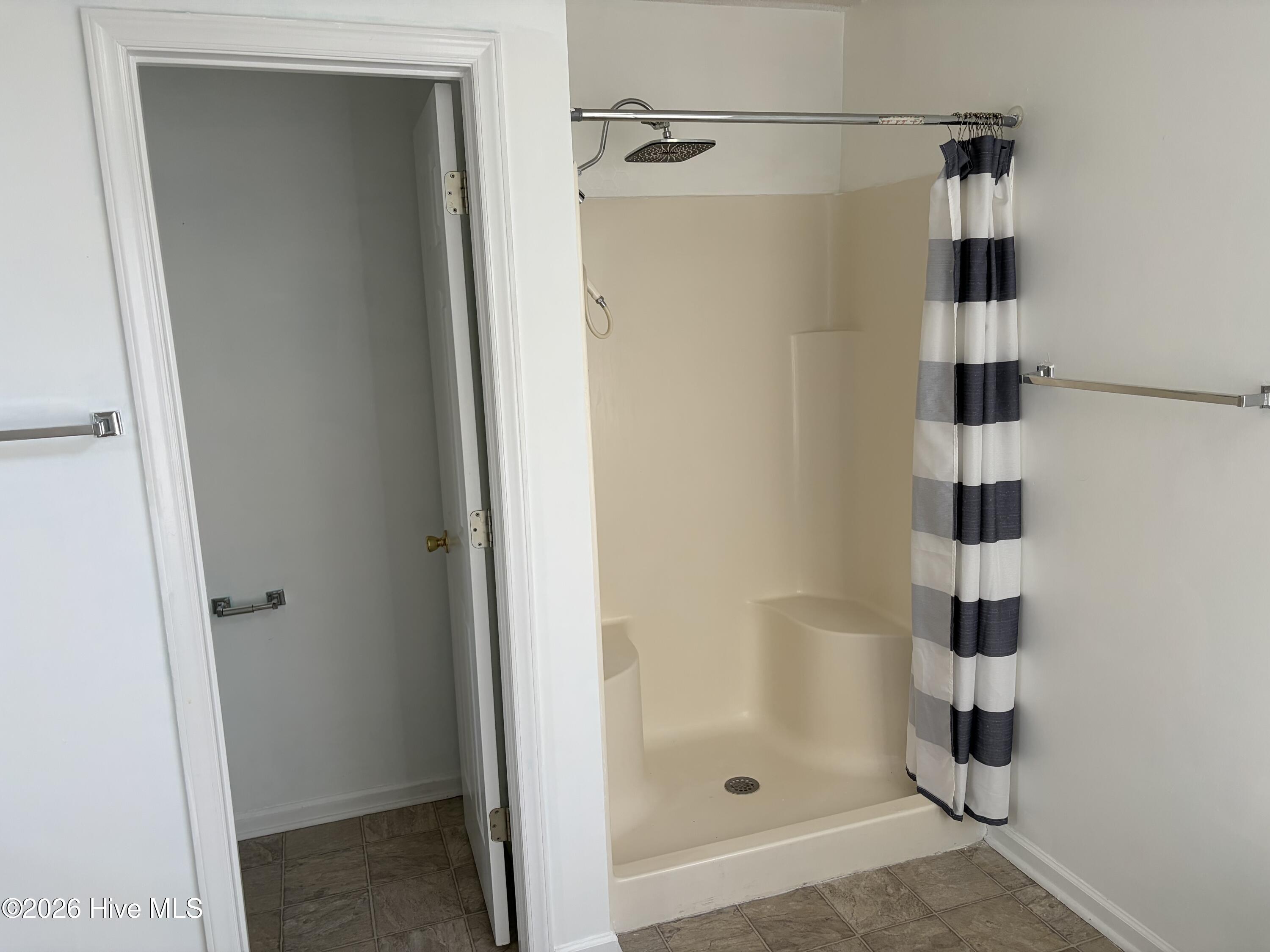 2591 Thackery Road, Unit E Greenville, NC 27858 - Photo 35 of 49 IMG_3409