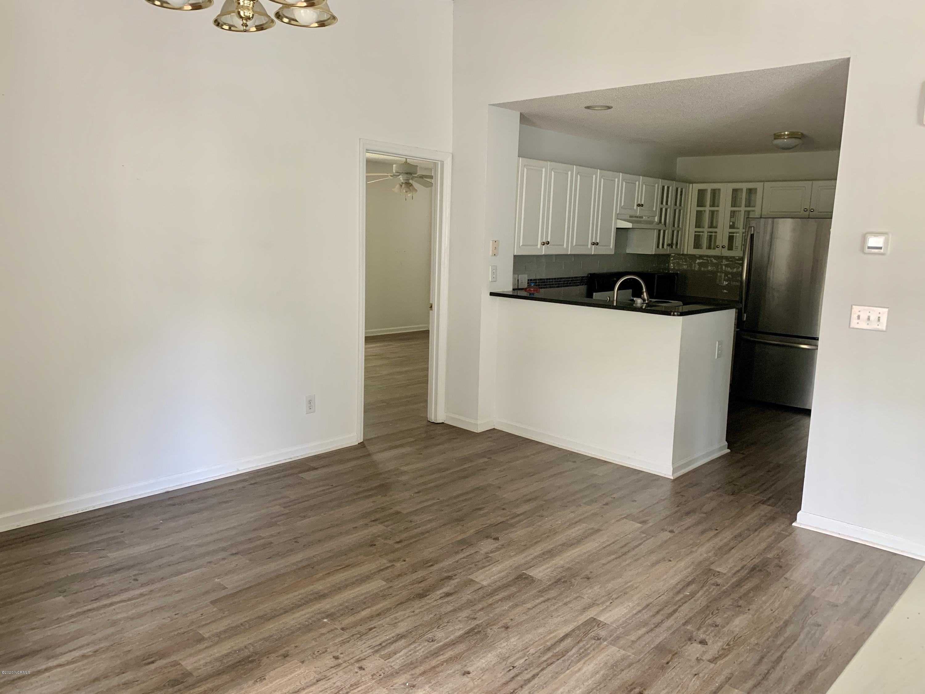 2591 Thackery Road, Unit E Greenville, NC 27858 - Photo 4 of 10 IMG_9707