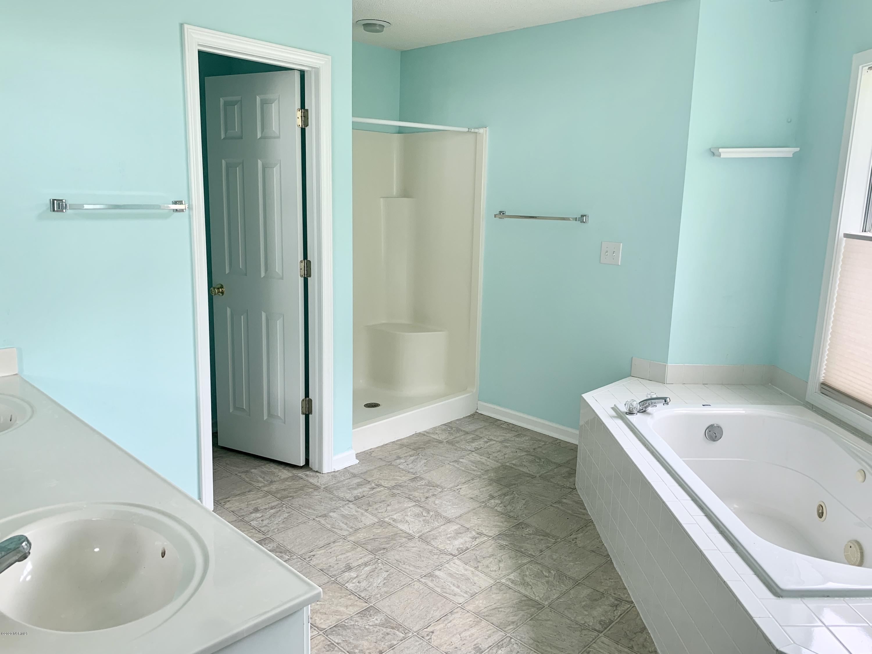 2591 Thackery Road, Unit E Greenville, NC 27858 - Photo 9 of 10 IMG_9712