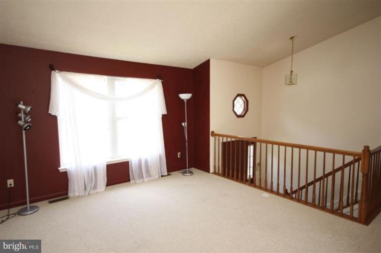 8045 Pine Ridge Road Pasadena, MD 21122 - Photo 11 of 18 Living Room #2