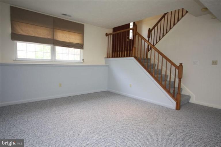 8045 Pine Ridge Road Pasadena, MD 21122 - Photo 17 of 18 Family Room