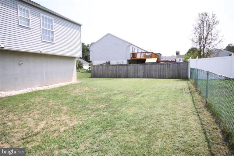 8045 Pine Ridge Road Pasadena, MD 21122 - Photo 4 of 18 Back yard