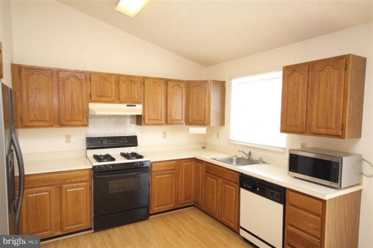 8045 Pine Ridge Road Pasadena, MD 21122 - Photo 6 of 18 Kitchen
