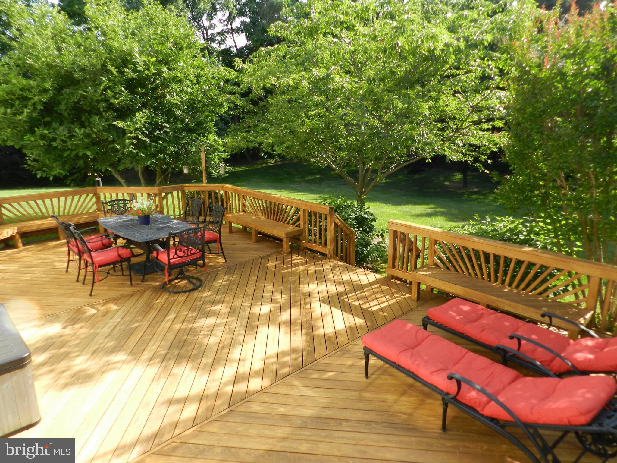 The perfect deck for entertaining......