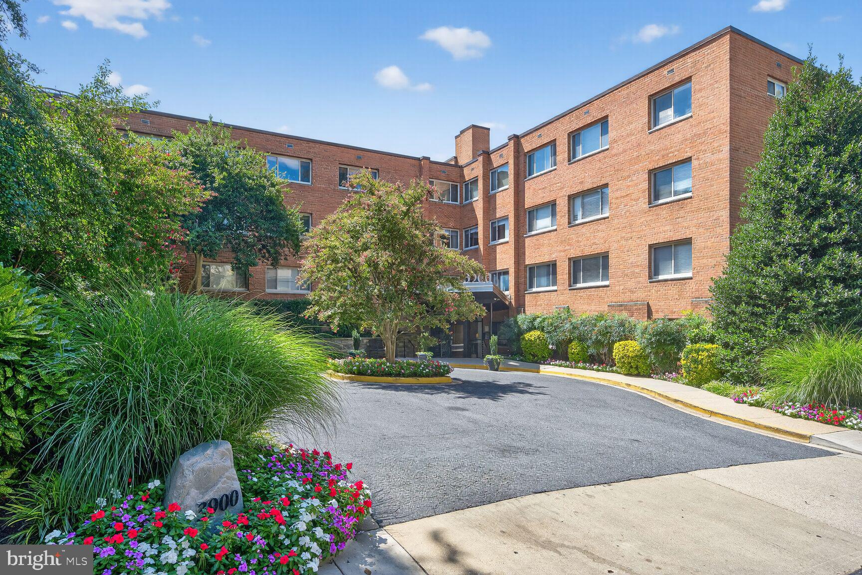 3900 Tunlaw Road Northwest, Unit 206 Washington, DC 20007 - Photo 2 of 28 Front Driveway