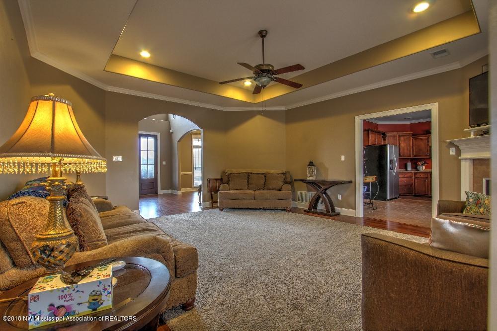 2671 Rodeo Way Nesbit, MS 38651 - Photo 6 of 33 IMG_4729_30_31