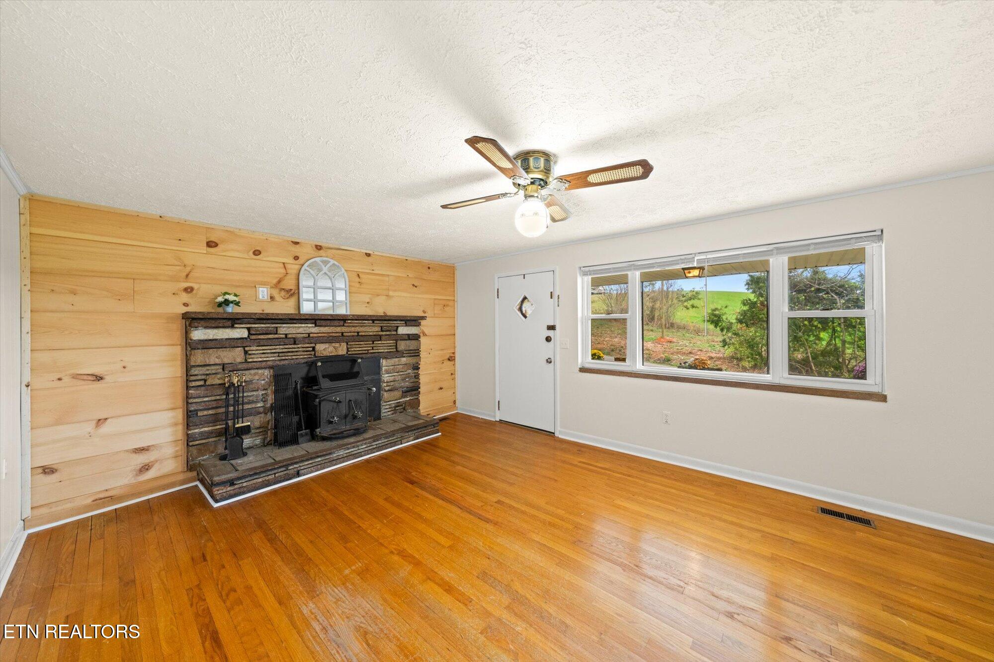 121 Kiser Road Friendsville, TN 37737 - Photo 4 of 24 04-121-Kiser-Rd-Friendsville-TN-3