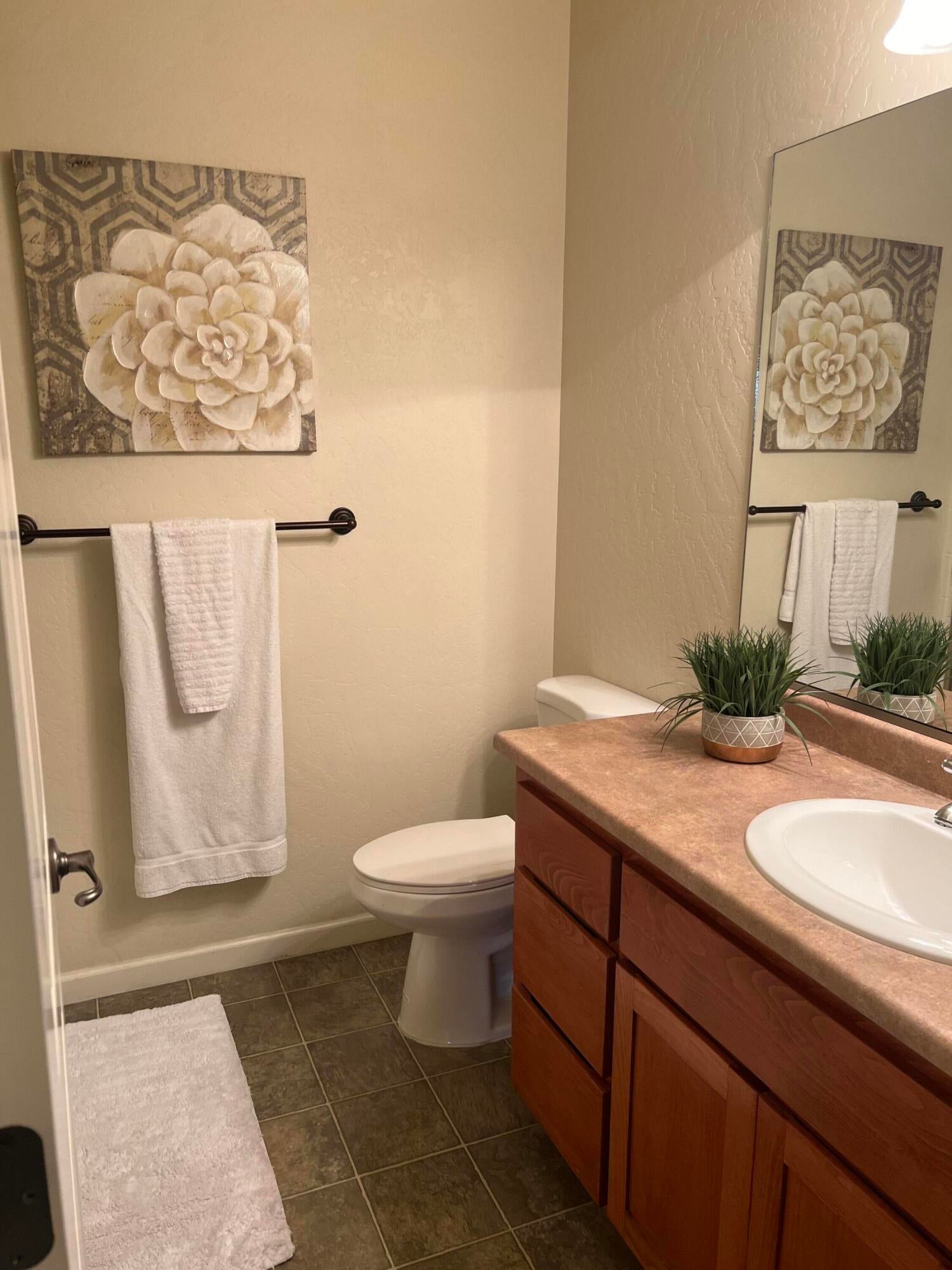 1623 Lithia Way Talent, OR 97540 - Photo 16 of 28 hall bath
