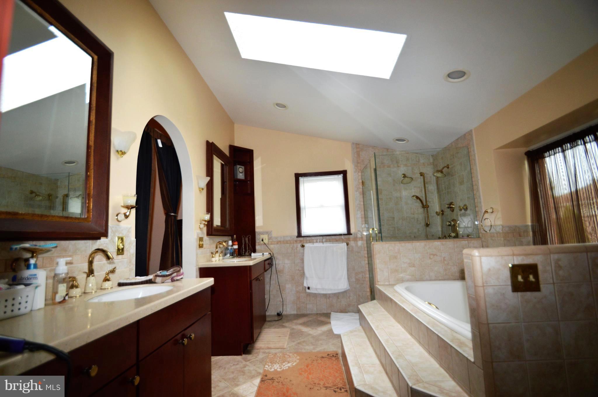 3233 Wildmere Place Herndon, VA 20171 - Photo 14 of 32 Bath (Master)