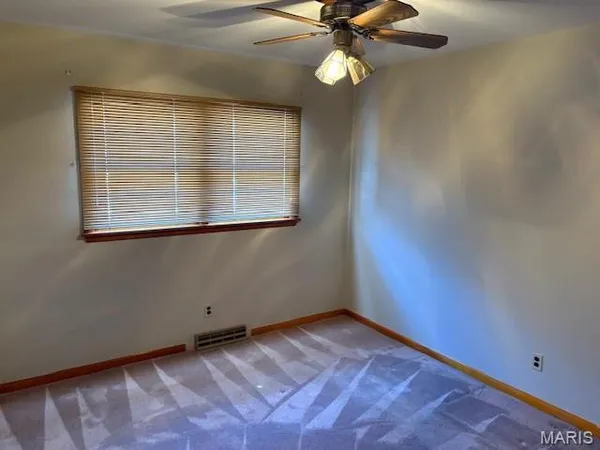 $1,695 | 418 North Service Road, St. Peters, MO 63376