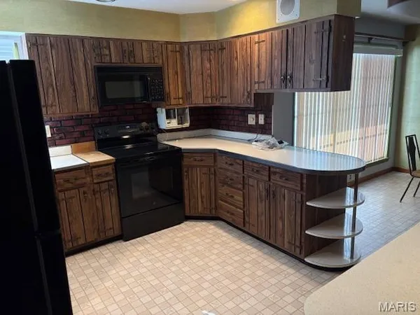$1,695 | 418 North Service Road, St. Peters, MO 63376