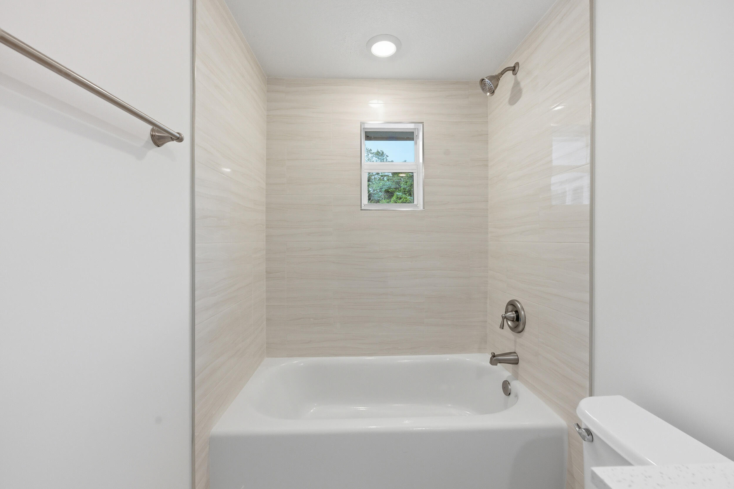 1503 Northeast 6th Street Okeechobee, FL 34972 - Photo 21 of 31 guest bath