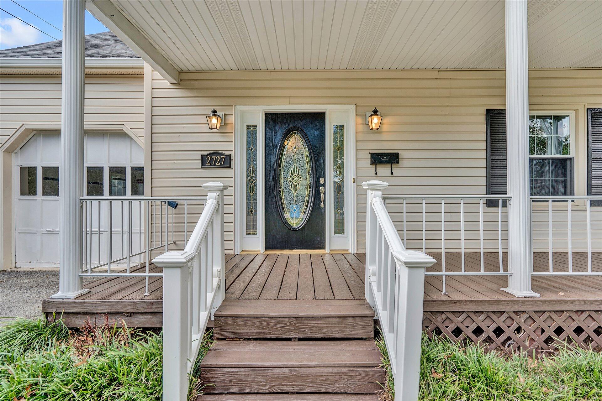 2727 Tillett Road Southwest Roanoke, VA 24015 - Photo 2 of 30 Covered Front Porch