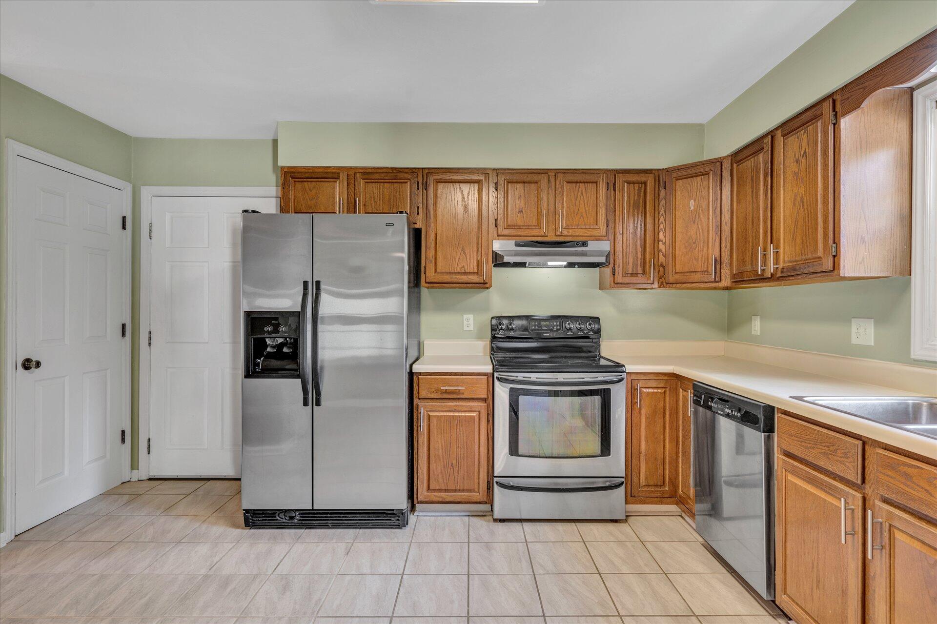 2727 Tillett Road Southwest Roanoke, VA 24015 - Photo 11 of 30 Kitchen