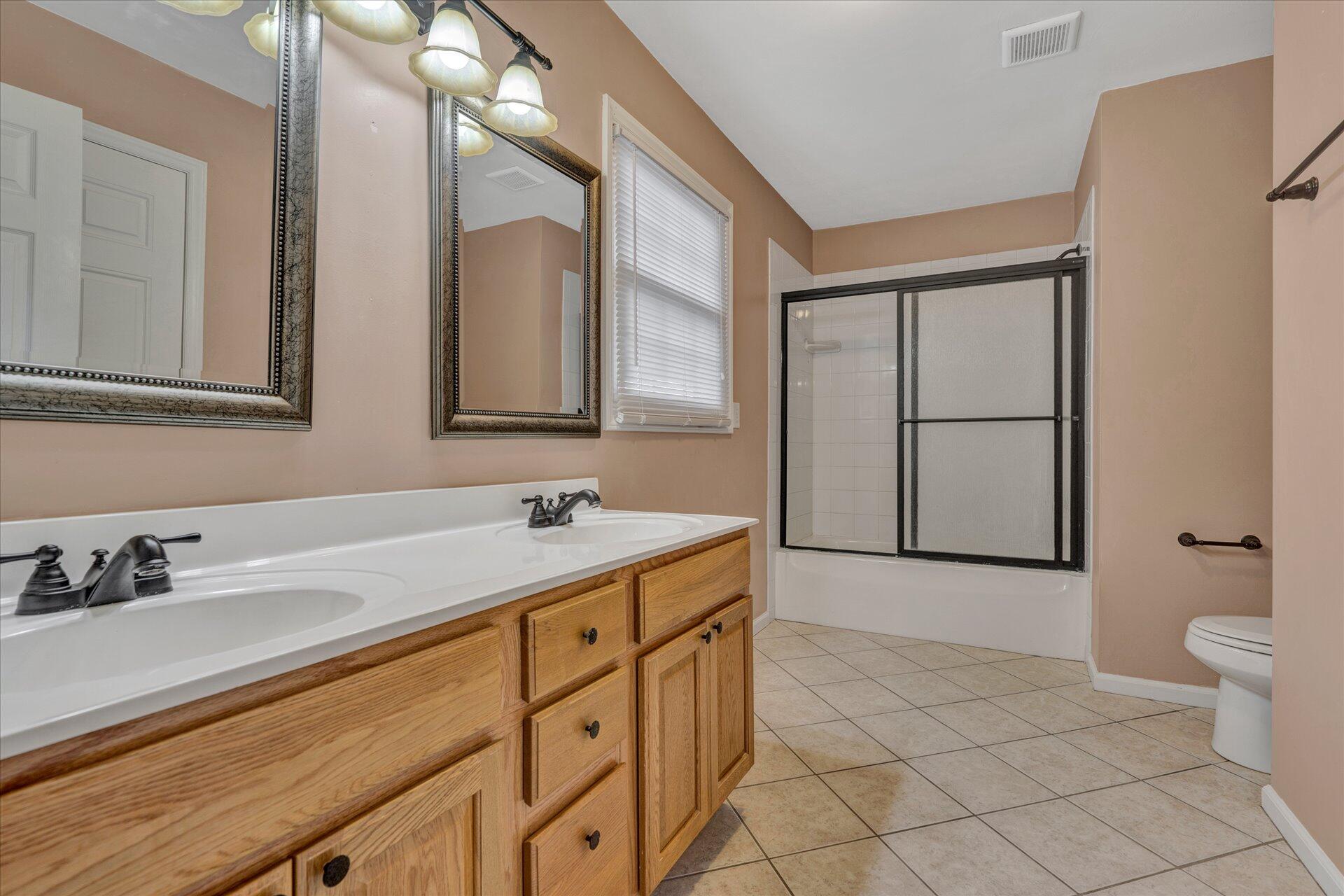 2727 Tillett Road Southwest Roanoke, VA 24015 - Photo 23 of 30 Primary Bath