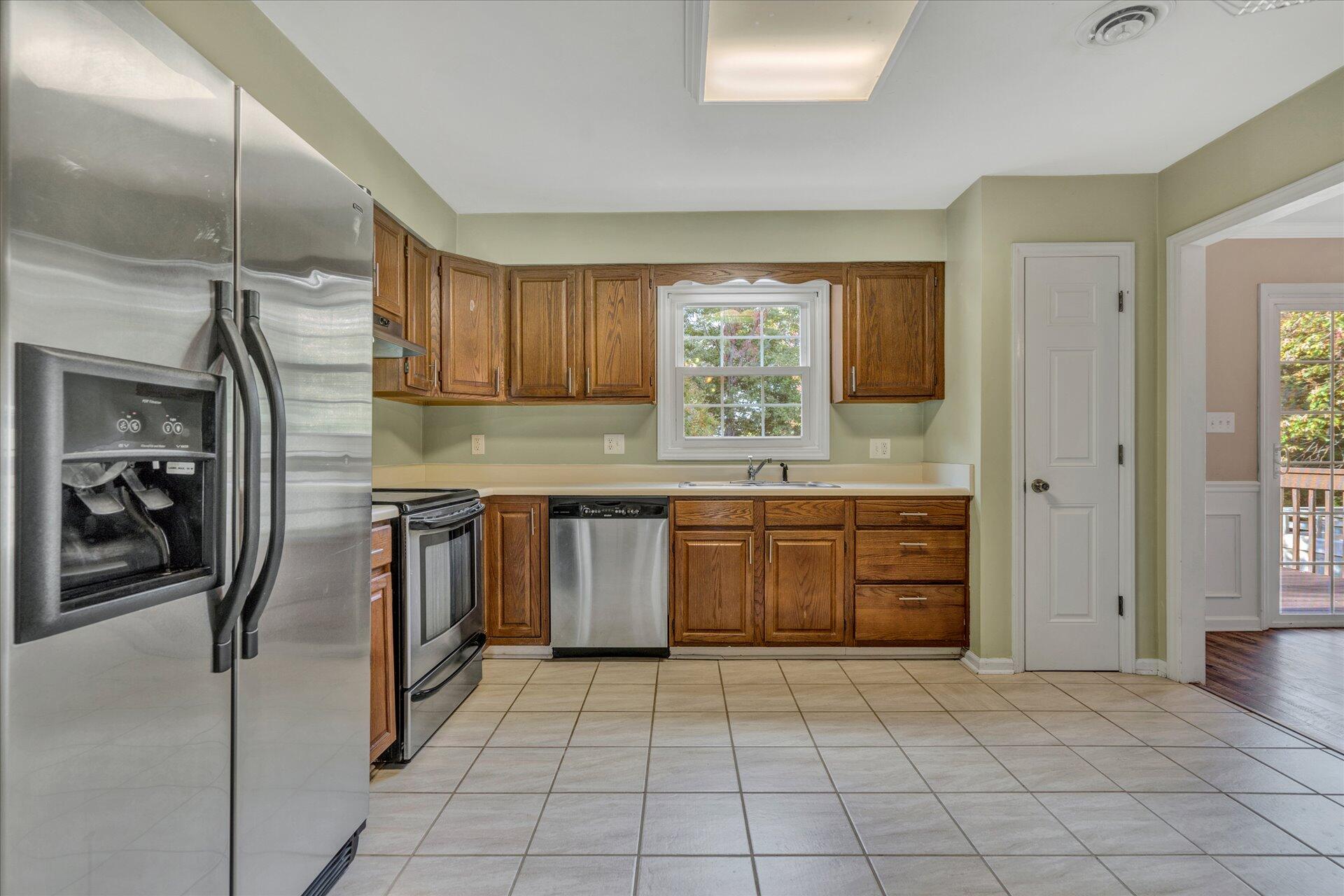 2727 Tillett Road Southwest Roanoke, VA 24015 - Photo 10 of 30 Spacious Kitchen