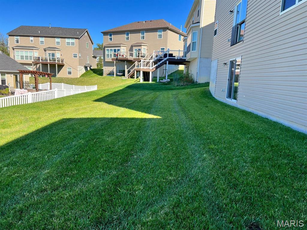 330 Wilhelmine Court Ballwin, MO 63021 - Photo 4 of 33