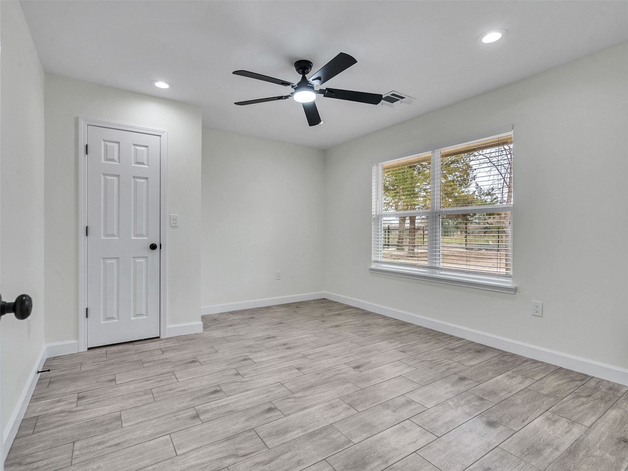 4835 County Road 380 Rosharon, TX 77583 - Photo 20 of 38 wooden floor in an empty room with a window