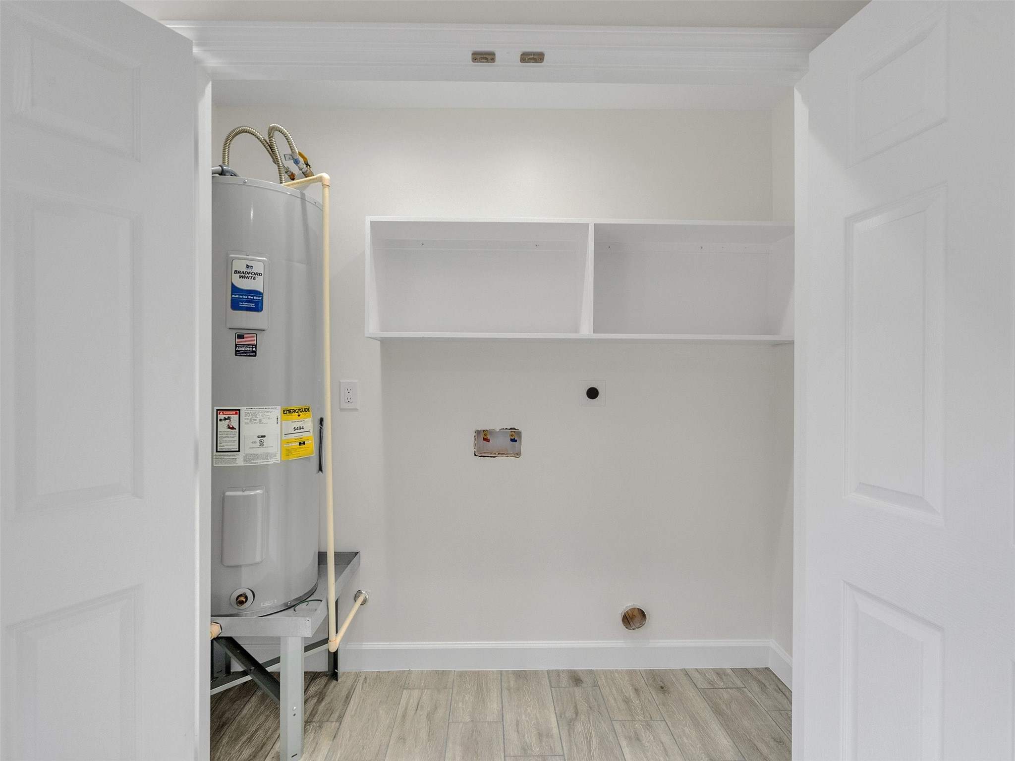 4835 County Road 380 Rosharon, TX 77583 - Photo 22 of 38 a view of walk in closet with empty racks