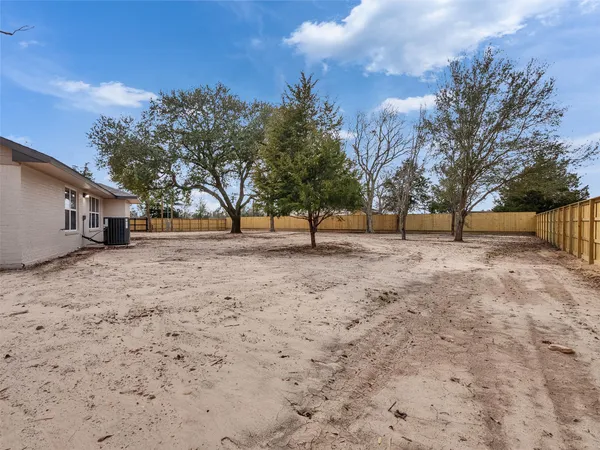 $2,600 | 4835 County Road 380, Rosharon, TX 77583