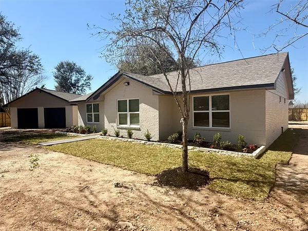 $2,600 | 4835 County Road 380, Rosharon, TX 77583