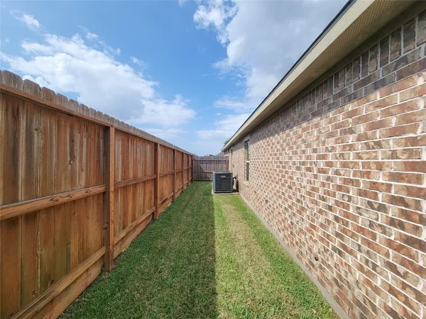 $315,000 | 17231 Forest Ridge Point, Houston, TX 77084