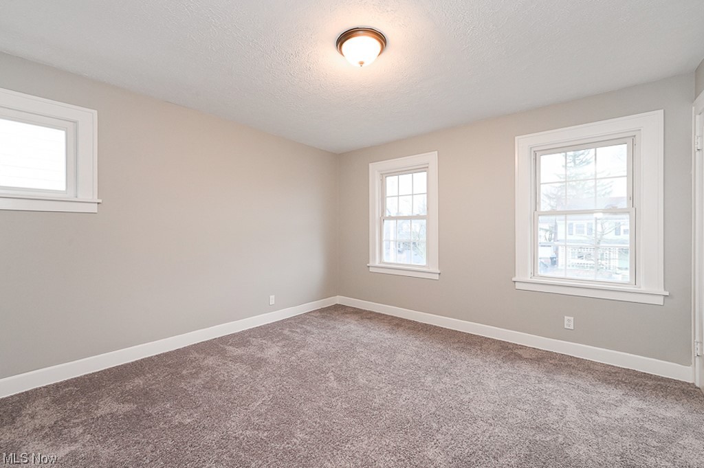 3379 Cedarbrook Road Cleveland, OH 44118 - Photo 20 of 31 Unfurnished room featuring a textured ceiling and carpet floors