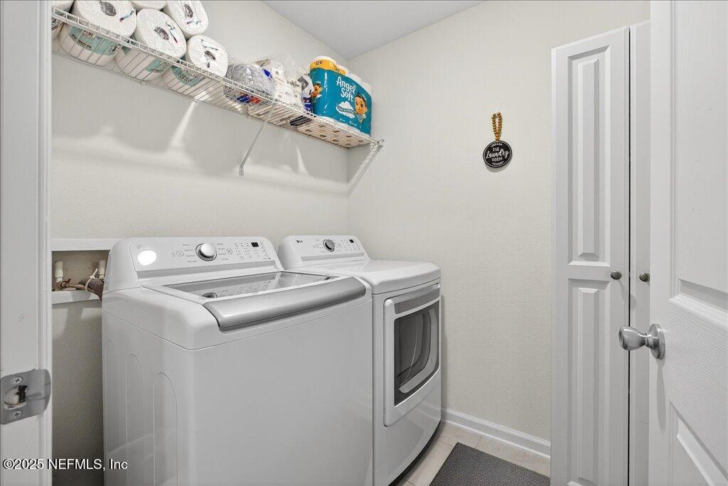 7 Windsor Place Palm Coast, FL 32164 - Photo 36 of 40 a utility room with dryer and washer