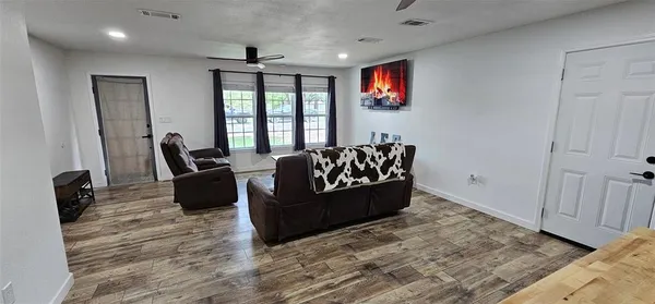 $159,900 | 225 South Ave D Avenue, Cross Plains, TX 76443