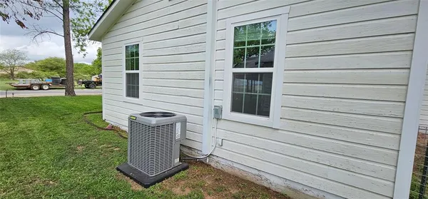 $159,900 | 225 South Ave D Avenue, Cross Plains, TX 76443