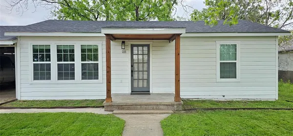 $159,900 | 225 South Ave D Avenue, Cross Plains, TX 76443