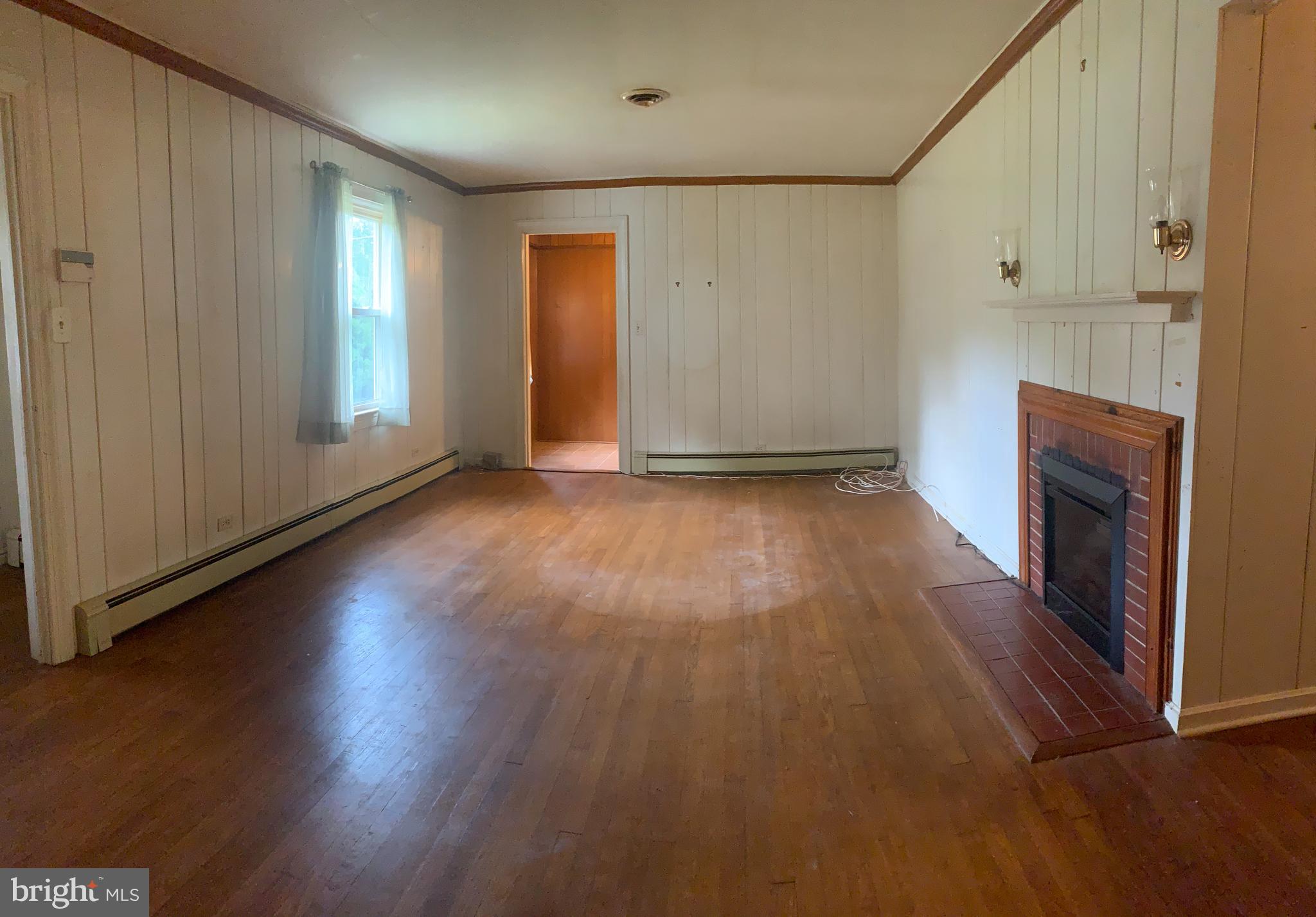 1971 Church Creek Road Cambridge, MD 21613 - Photo 14 of 35 Living Room