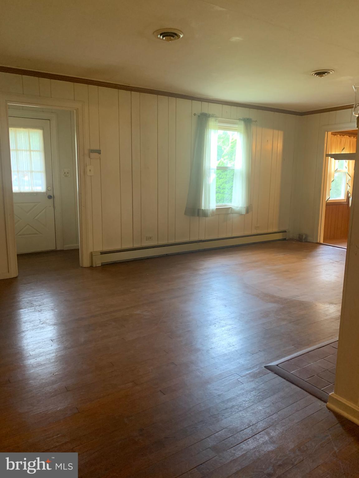 1971 Church Creek Road Cambridge, MD 21613 - Photo 15 of 35 Living Room