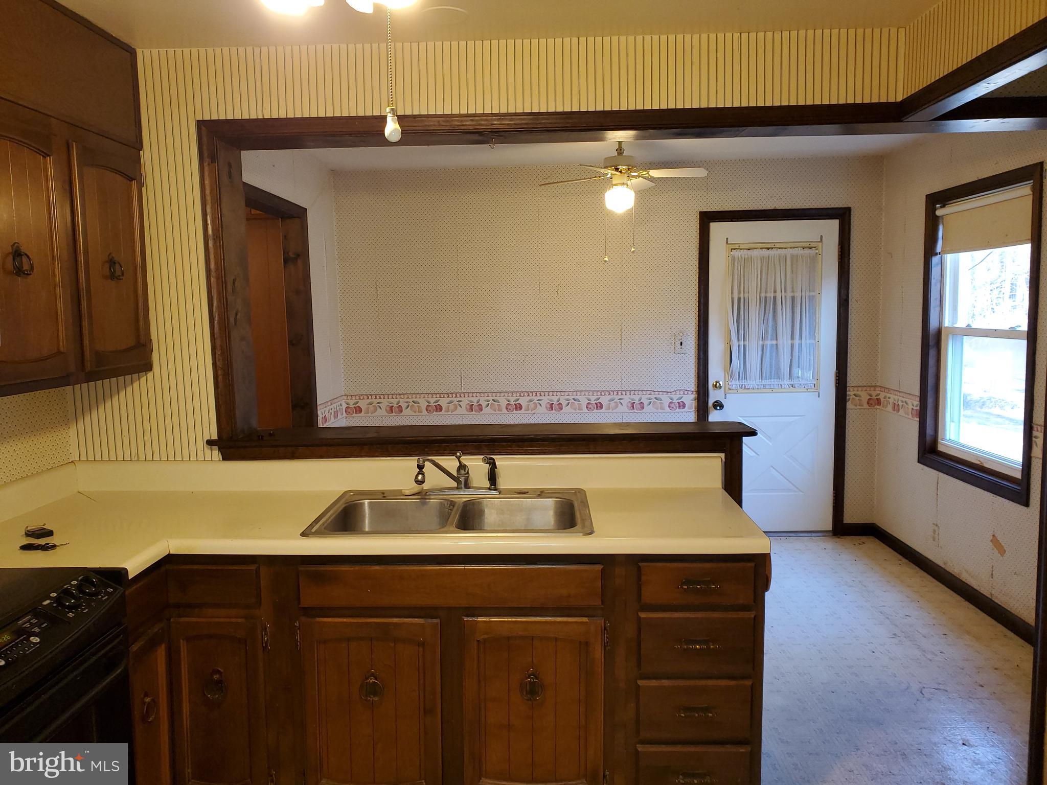 1971 Church Creek Road Cambridge, MD 21613 - Photo 19 of 35 Kitchen With Breakfast Room