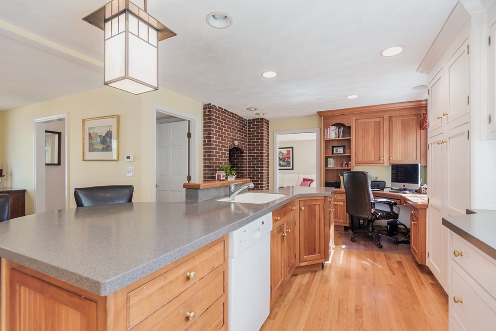 65 Berkeley Road North Andover, MA 01845 - Photo 3 of 30 Gallery Image 3
