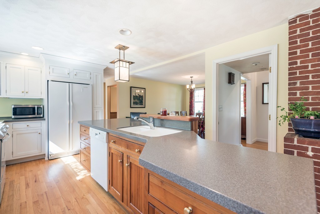 65 Berkeley Road North Andover, MA 01845 - Photo 5 of 30 Gallery Image 5