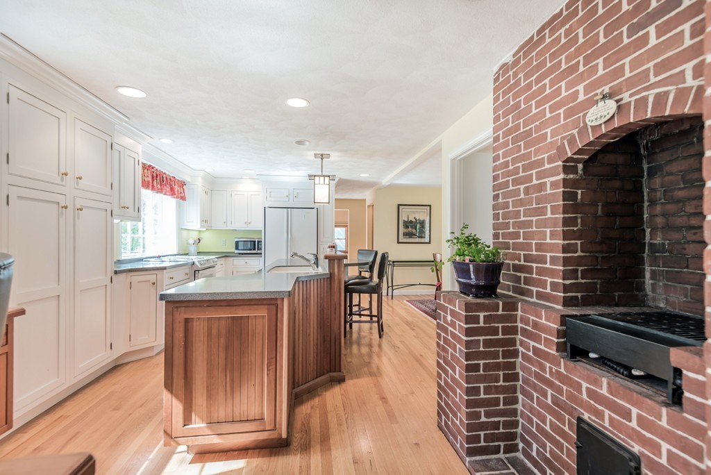 65 Berkeley Road North Andover, MA 01845 - Photo 6 of 30 Gallery Image 6