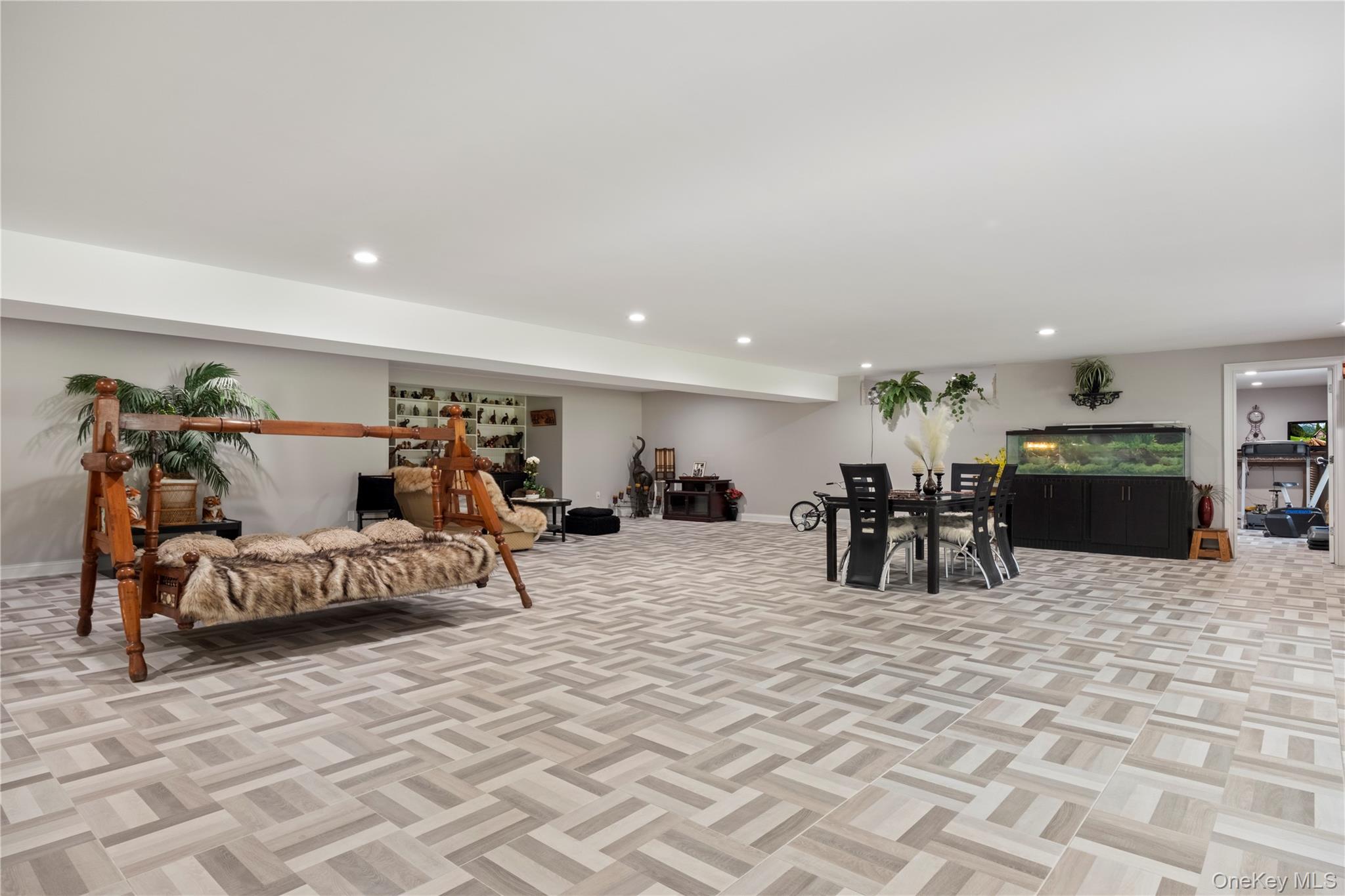 174 Webber Road Coxsackie, NY 12058 - Photo 35 of 50 a living room with furniture